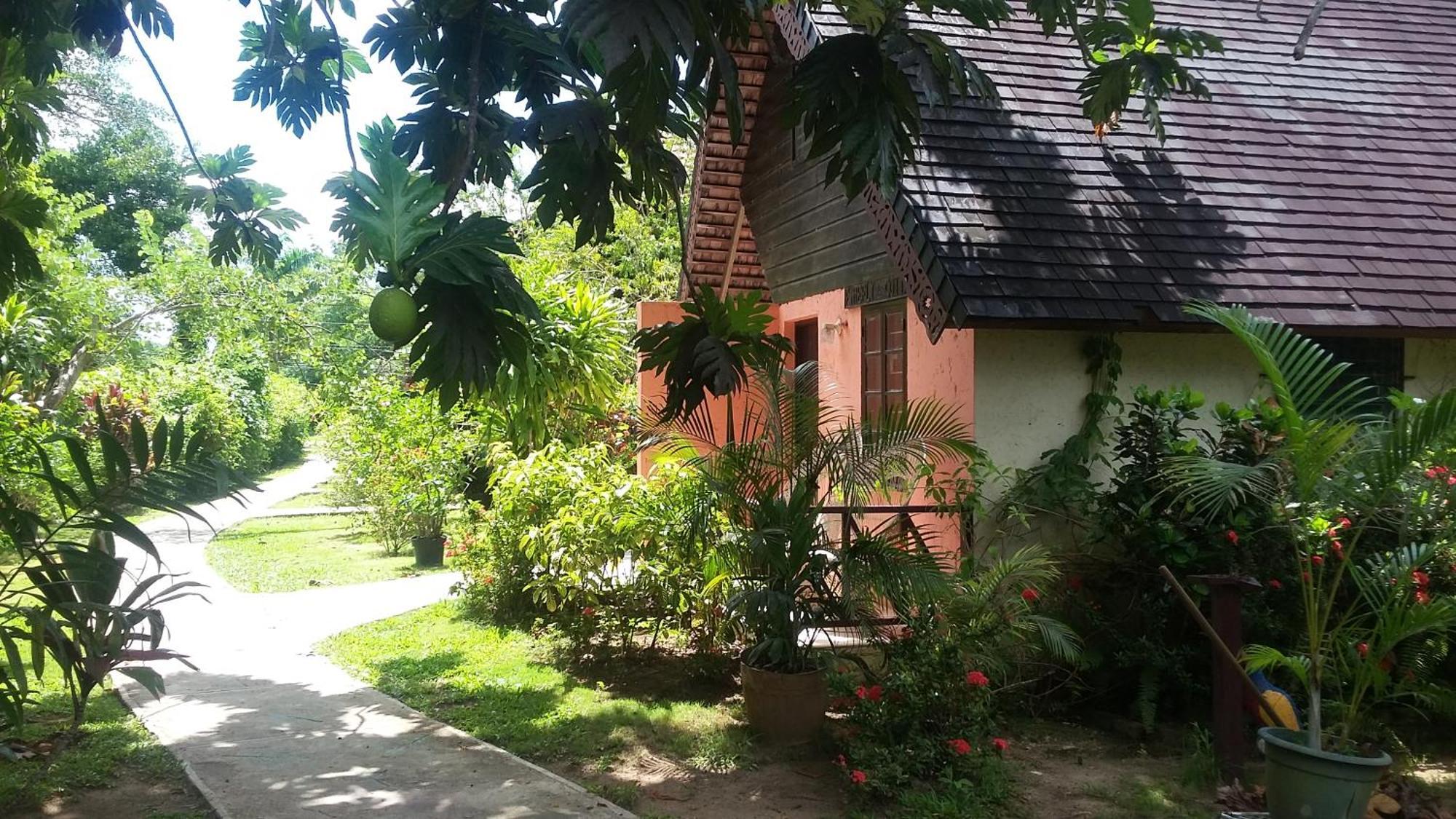 Firefly Beach Cottages Negril Esterno foto