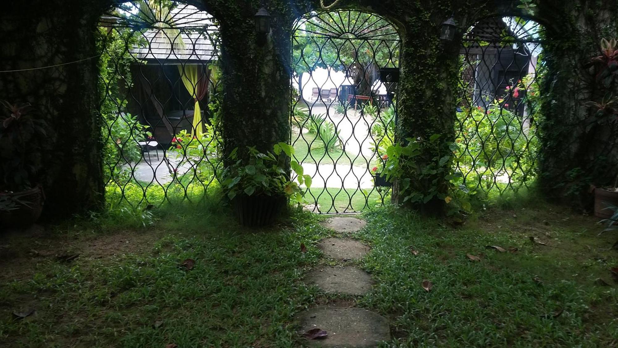 Firefly Beach Cottages Negril Esterno foto