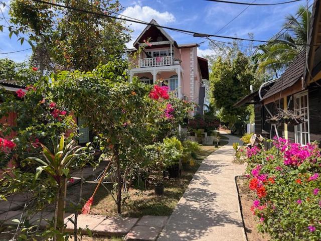 Firefly Beach Cottages Negril Esterno foto