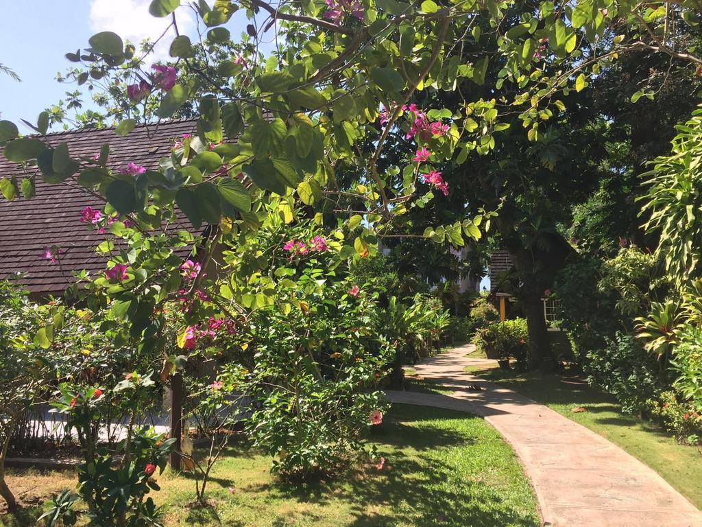 Firefly Beach Cottages Negril Esterno foto