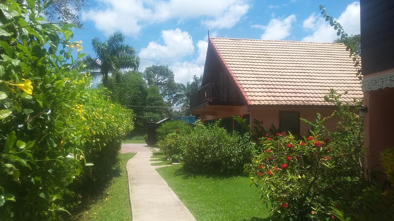Firefly Beach Cottages Negril Esterno foto