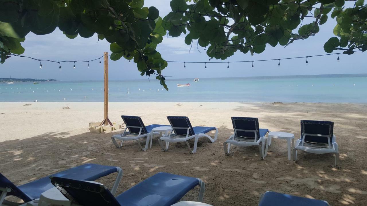 Firefly Beach Cottages Negril Esterno foto