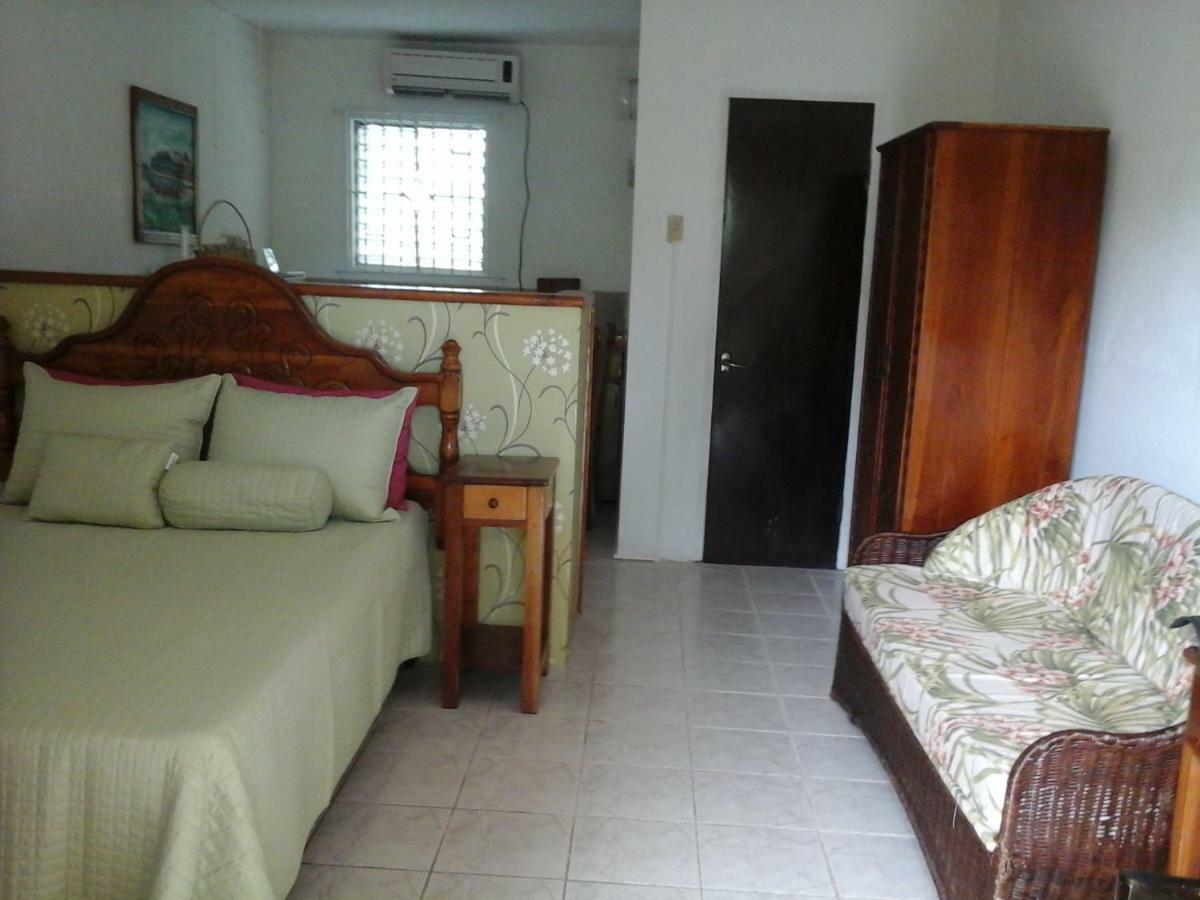 Firefly Beach Cottages Negril Esterno foto