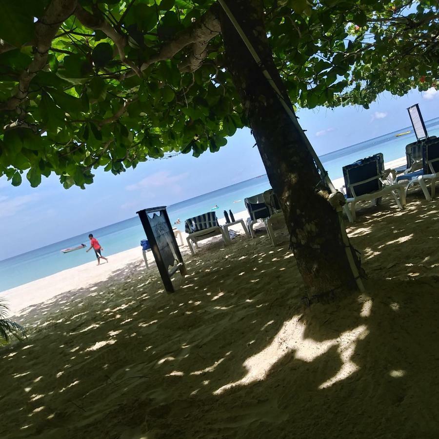 Firefly Beach Cottages Negril Esterno foto